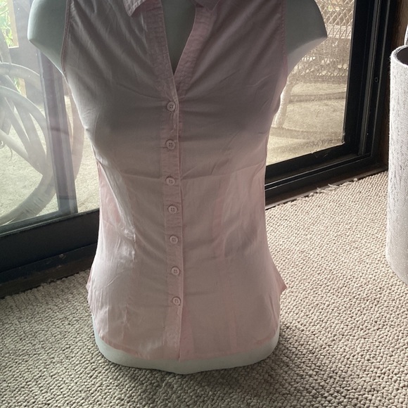 Blouse v neck button down - Picture 1 of 4